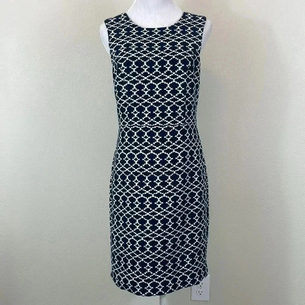 Banana Republic navy blue and‎ white sleeveless shift knee length dress size 6